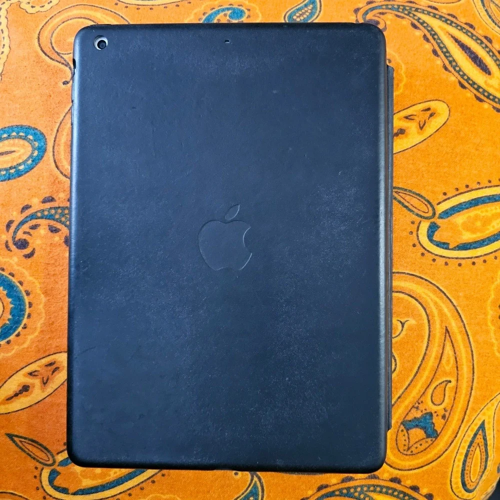 iPad Air (WiFi) 64GB 9.7” Excellent Cond, Tested, Apple Smart Cover incl.